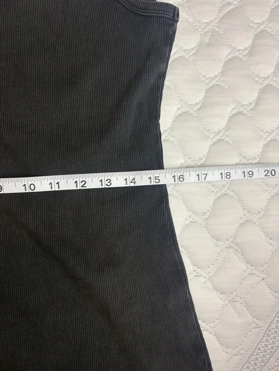 Ribbed sleeveless bodycon tank dress, feat. figure-hugging silhouette size Large - Picture 9 of 10